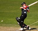 Kate Pulford pulls, India v New Zealand, Super Six, women's World Cup, Sydney, March 17, 2009