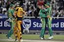 Roelof van der Merwe is congratulated after dismissing Michael Clarke, South Africa v Australia, 3rd ODI, Newlands, Cape Town, April 9, 2009