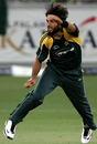 Shahid Afridi lets it rip, Pakistan v Australia, 2nd ODI, Dubai, April 24, 2009