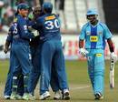 Fidel Edwards is mobbed after dismissing Dwayne Bravo, Deccan Chargers v Mumbai Indians, IPL, 12th Match, Durban, April 25, 2009