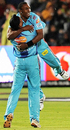 Harbhajan Singh celebrates with Dwayne Bravo, Kolkata Knight Riders v Mumbai Indians, IPL, Port Elizabeth, April 27, 2009