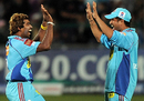 Sachin Tendulkar and Lasith Malinga are delighted with the win, Kolkata Knight Riders v Mumbai Indians, IPL, Port Elizabeth, April 27, 2009