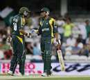 Shahid Afridi and Younis Khan confer during their innings, New Zealand v Pakistan, World Twenty20 , The Oval, June 13, 2009