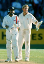 Shane Warne greets Saleem Malik, Australia v Pakistan, 3rd Test, Sydney, 30 November, 1995