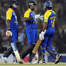 Angelo Mathews and his runner Chamara Kapugedera guide Sri Lanka through the final stages, India v Sri Lanka, 2nd ODI, Nagpur, December 18, 2009