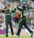 Umar Gul and Shahid Afridi celebrate a wicket, Ireland v Pakistan, ICC World Twenty20 Super Eights, The Oval, June 15, 2009