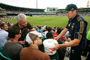 Peter Siddle collects money from spectators for the Haiti earthquake victims, Australia v Pakistan, 2nd ODI, Sydney, January 24, 2010