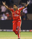 Vinay Kumar bellows an appeal, Royal Challengers Bangalore v Kolkata Knight Riders, IPL, Bangalore, April 10, 2010