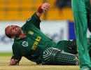 Jacques Kallis struggles with cramps, gets a ride back to the pavilion, Pakistan v South Africa, 1st ODI, Abu Dhabi, October 29, 2010