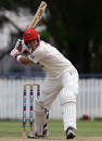 Graham Manou takes aim during his vital 116, Queensland v South Australia, Sheffield Shield, 3rd day, Allan Border Field, November 19, 2010