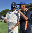 Gary Kirsten talks to MS Dhoni after what could be his last Test as coach of India, South Africa v India, 3rd Test, Cape Town, 5th day, January 6, 2011