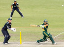 Shelly Nitschke made 23 as Australia beat England by 52 runs, Australia Women v England Women, 5th T20, Melbourne, January 19, 2011