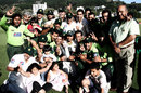 Pakistan celebrate their first Test series win outside the subcontinent in seven years, New Zealand v Pakistan, 2nd Test, Wellington, 5th day, January 19, 2011