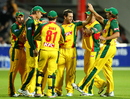 Ryan ten Doeschate is congratulated after his dismissal of Adam Voges, Tasmania v Western Australia, Big Bash, Hobart, January 27, 2011