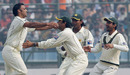 Shoaib Akhtar gets Dinesh Karthik cheaply, 1st Test, Day 5, India v Pakistan, Delhi, November 26, 2007