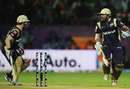 Yusuf Pathan and Eoin Morgan are stranded at the same end, Kochi Tuskers Kerala v Kolkata Knight Riders, IPL 2011, Kochi, May 5, 2011