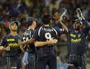 Deccan Chargers get-together after Anand Rajan snags a wicket, Mumbai Indians v Deccan Chargers, IPL 2011, Mumbai, May 14, 2011