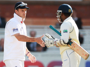 Sri Lanka show fight to secure draw