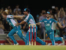 Alister McDermott and his team-mates celebrate the Heat's win, Brisbane Heat v Hobart Hurricanes, BBL 2011-12, Brisbane, January 6, 2012