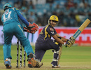 Shakib Al Hasan paddles one fine, Pune Warriors v Kolkata Knight Riders, IPL, Pune, May 19, 2012