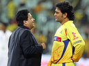 MS Dhoni talks to IPL chairman Rajiv Shukla, Delhi Daredevils v Chennai Super Kings, 2nd eliminator, IPL 2012, Chennai, May 25, 2012