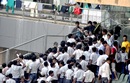 Sachin Tendulkar signs autographs for a group of students, Mumbai v Railways, Group A, Ranji Trophy 2012-13, November 5, 2012