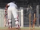 Harshad Khadiwale loses his middle stump ,Tamil Nadu v Maharashtra, Ranji Trophy, Group B, Chennai, 3rd day, November 19, 2012