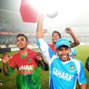 Mushfiqur Rahim takes the trophy on a lap of the ground, Bangladesh v West Indies, 5th ODI, Mirpur, December 8, 2012