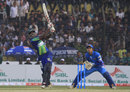 Elton Chigumbura hit three sixes to get Sylhet over the line, Chittagong Kings v Sylhet Royals, BPL, Chittagong, January 28, 2013