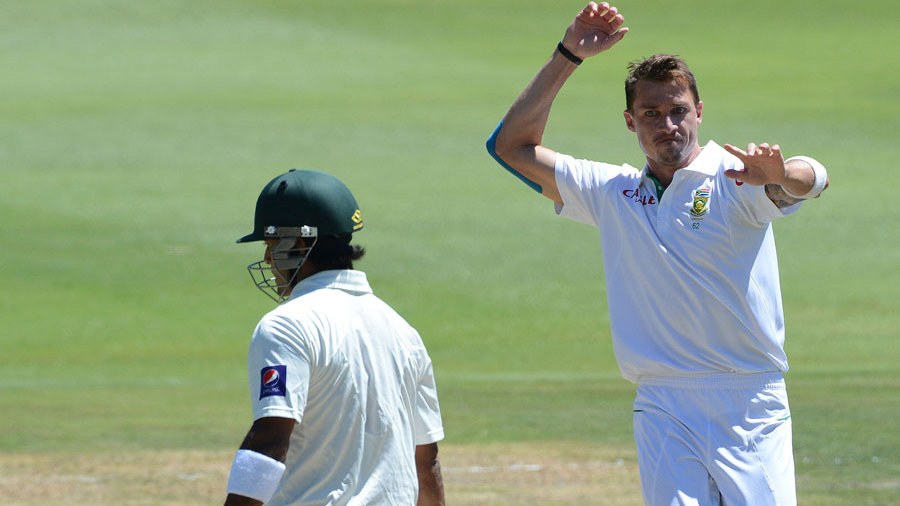 Dale Steyn removed Mohammad Hafeez in the second over of the morning Dale Steyn removed Mohammad Hafeez in the second over of the morning