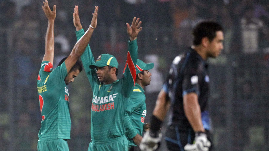 Mashrafe Mortaza picked up three New Zealand wickets for 43 runs Mashrafe Mortaza picked up three New Zealand wickets for 43 runs