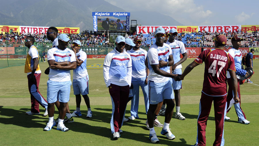 Dwayne Bravo arrives at the toss with his team-mates Dwayne Bravo arrives at the toss with his team-mates