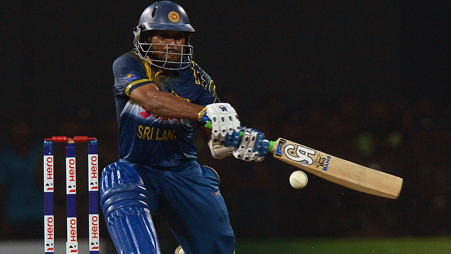 Tillakaratne Dilshan plays a switch-hit during his knock of 52 Tillakaratne Dilshan plays a switch-hit during his knock of 52