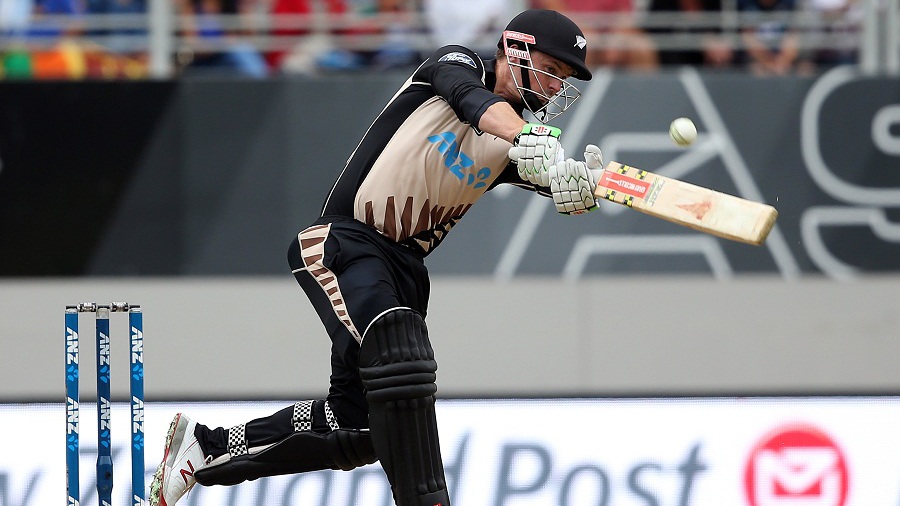 Colin Munro smacked seven sixes in his 14-ball 50 Colin Munro smacked seven sixes in his 14-ball 50