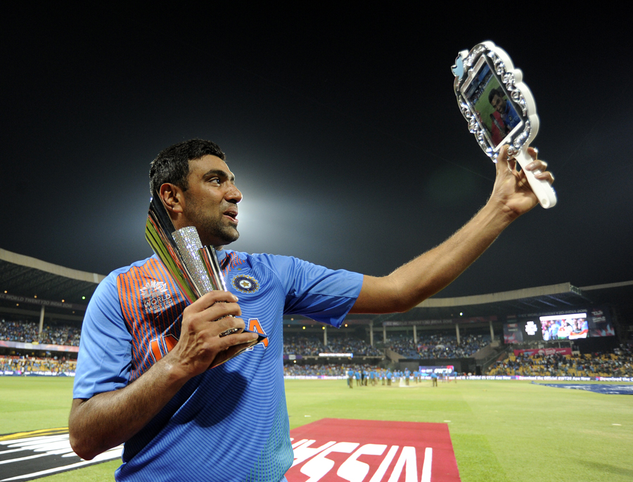 Ashwin outwitted Bangladeshi fans: trolled them brutally with his "TWITTER" delivery