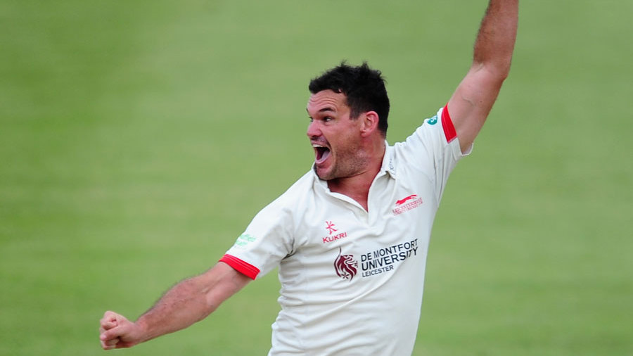 Clint McKay appeals unsuccessfully for a wicket Clint McKay appeals unsuccessfully for a wicket