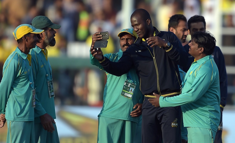 Darren Sammy Leaves Hilarious Urdu Message For Kamran Akmal After World-Record Partnership 3