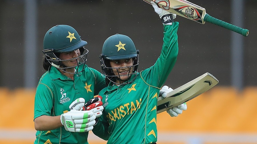 Nahida Khan congratulates Javeria Khan on her fifty Nahida Khan congratulates Javeria Khan on her fifty
