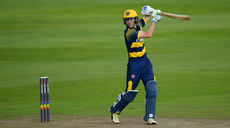 Spectators walk out of Cardiff stalemate thumbnail