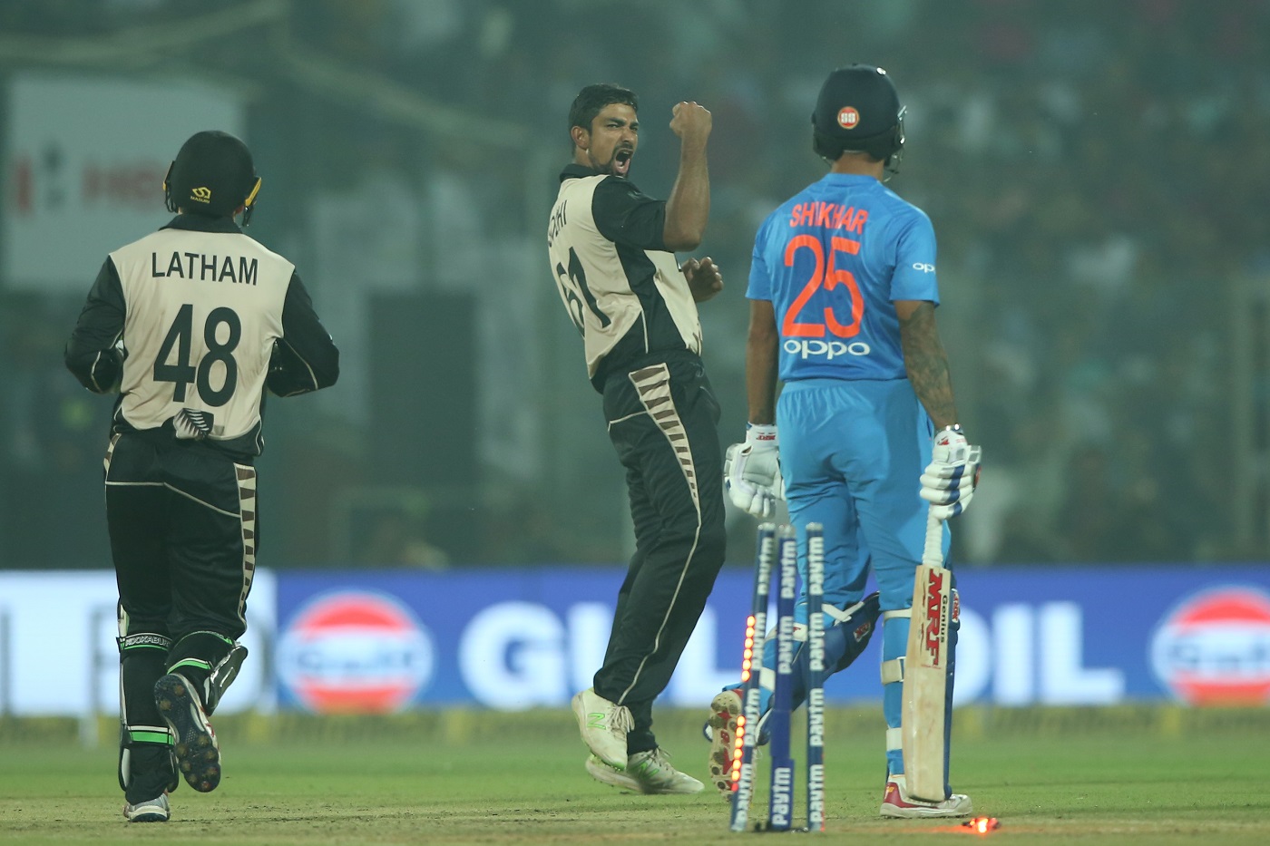 IND vs NZ 2017: Yuzvendra Chahal Takes On Ish Sodhi Mid-Air In A Game Of Chess 3 IND vs NZ 2017: Yuzvendra Chahal Takes On Ish Sodhi Mid-Air In A Game Of Chess 3