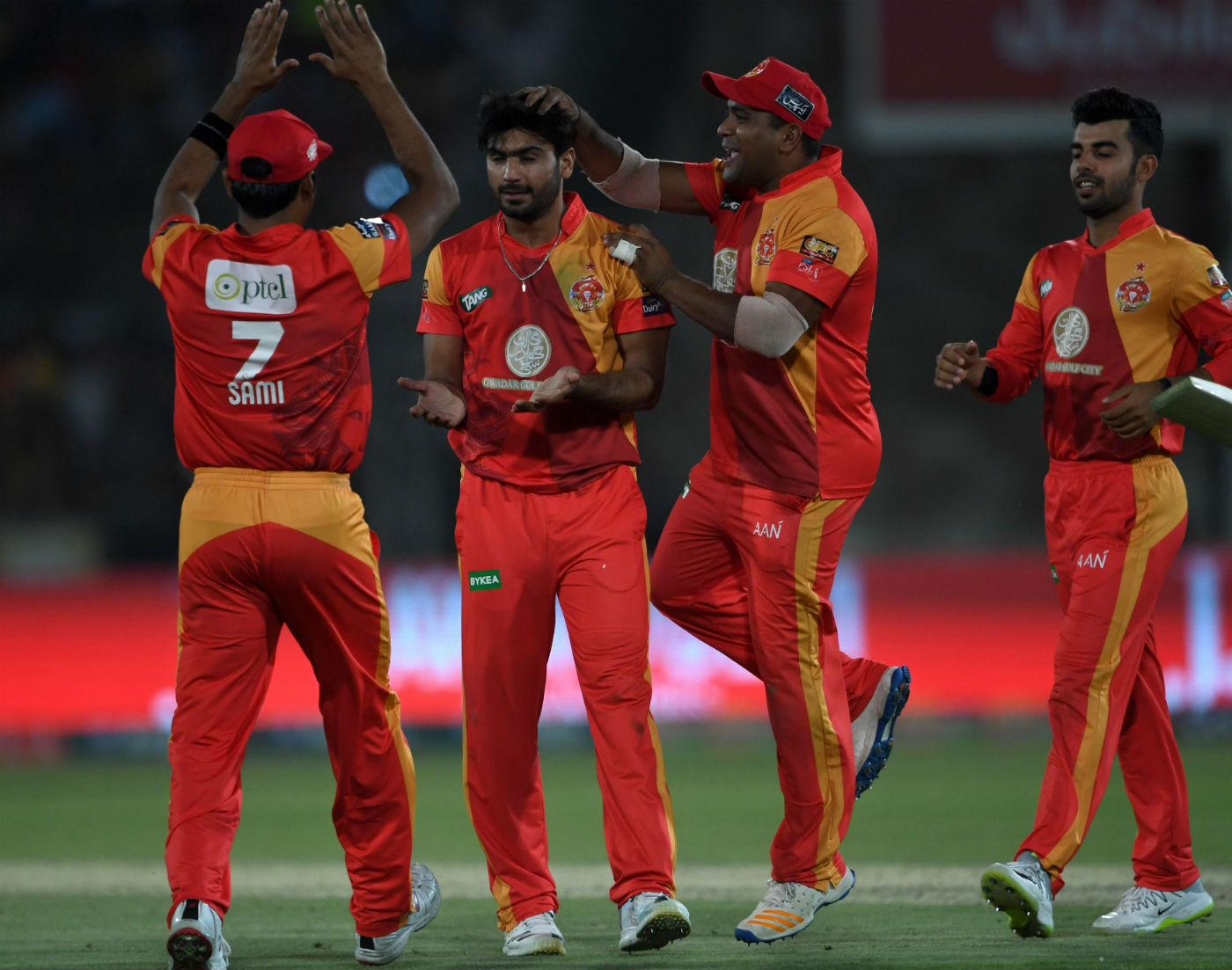 Psl 2018: Islamabad United Overcome Late Fightback From Peshawar Zalmi To Win Second Title 2 PSL 2018: Islamabad United Overcome Late Fightback From Peshawar Zalmi To Win Second Title 2