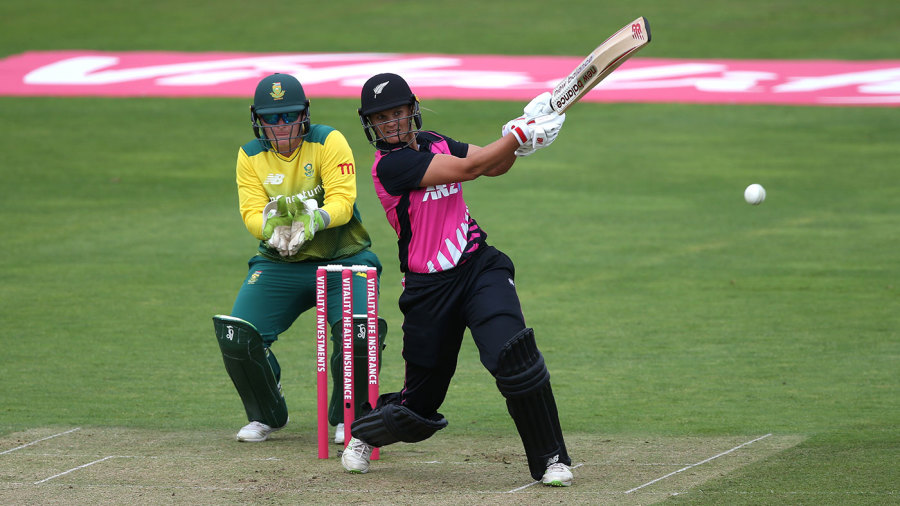 Suzie Bates pulls through midwicket Suzie Bates pulls through midwicket