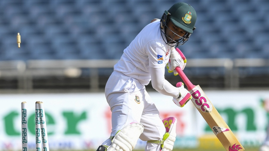 Mushfiqur Rahim gets bowled Mushfiqur Rahim gets bowled