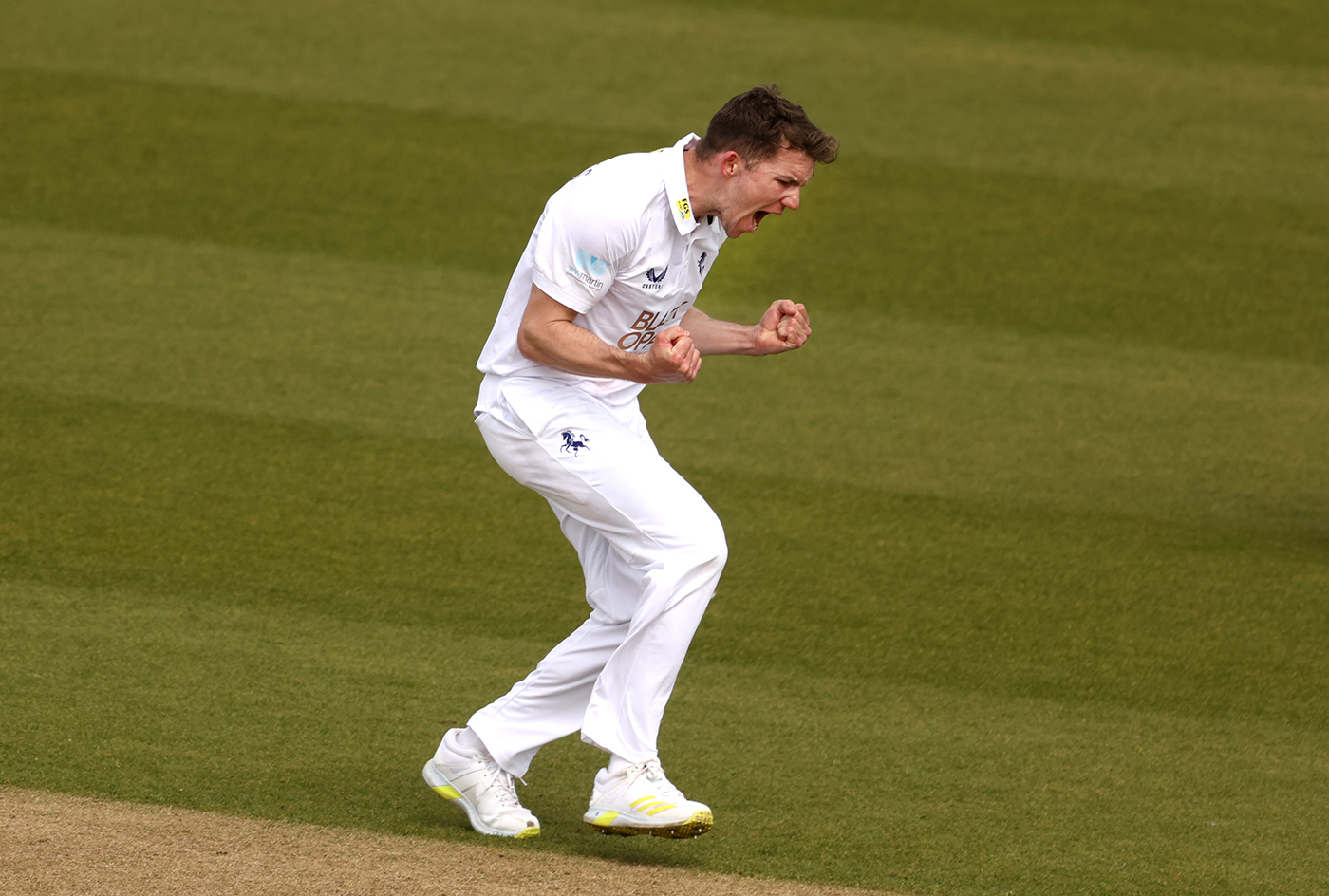 Matt Milnes six-for inspires Kent to first win in over a year