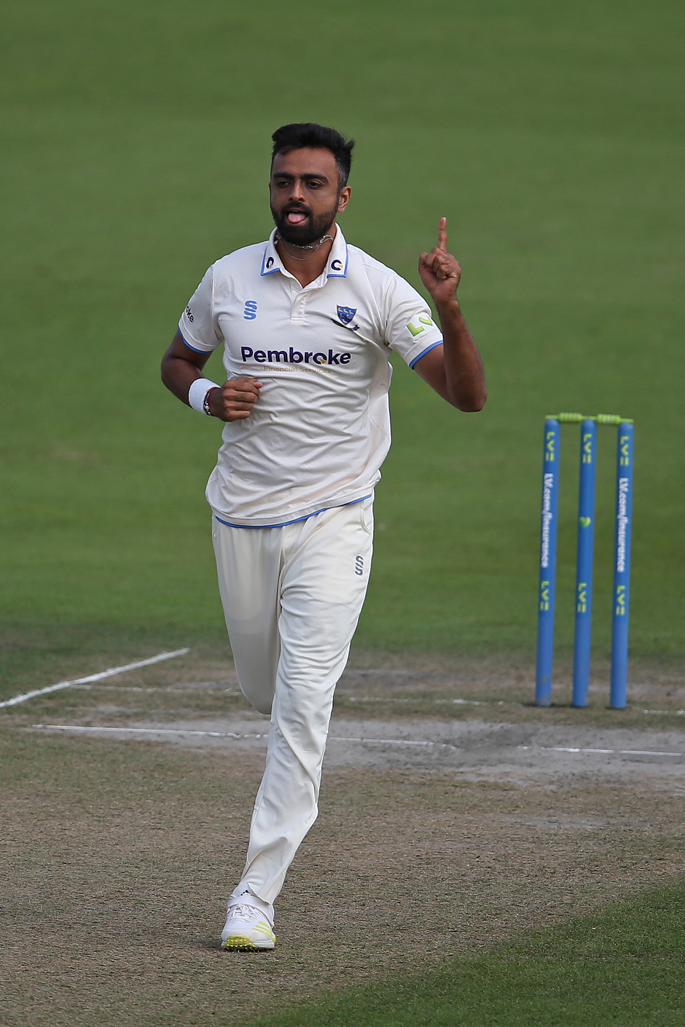 Unadkat leads the line for Sussex on 14-wicket day at Hove