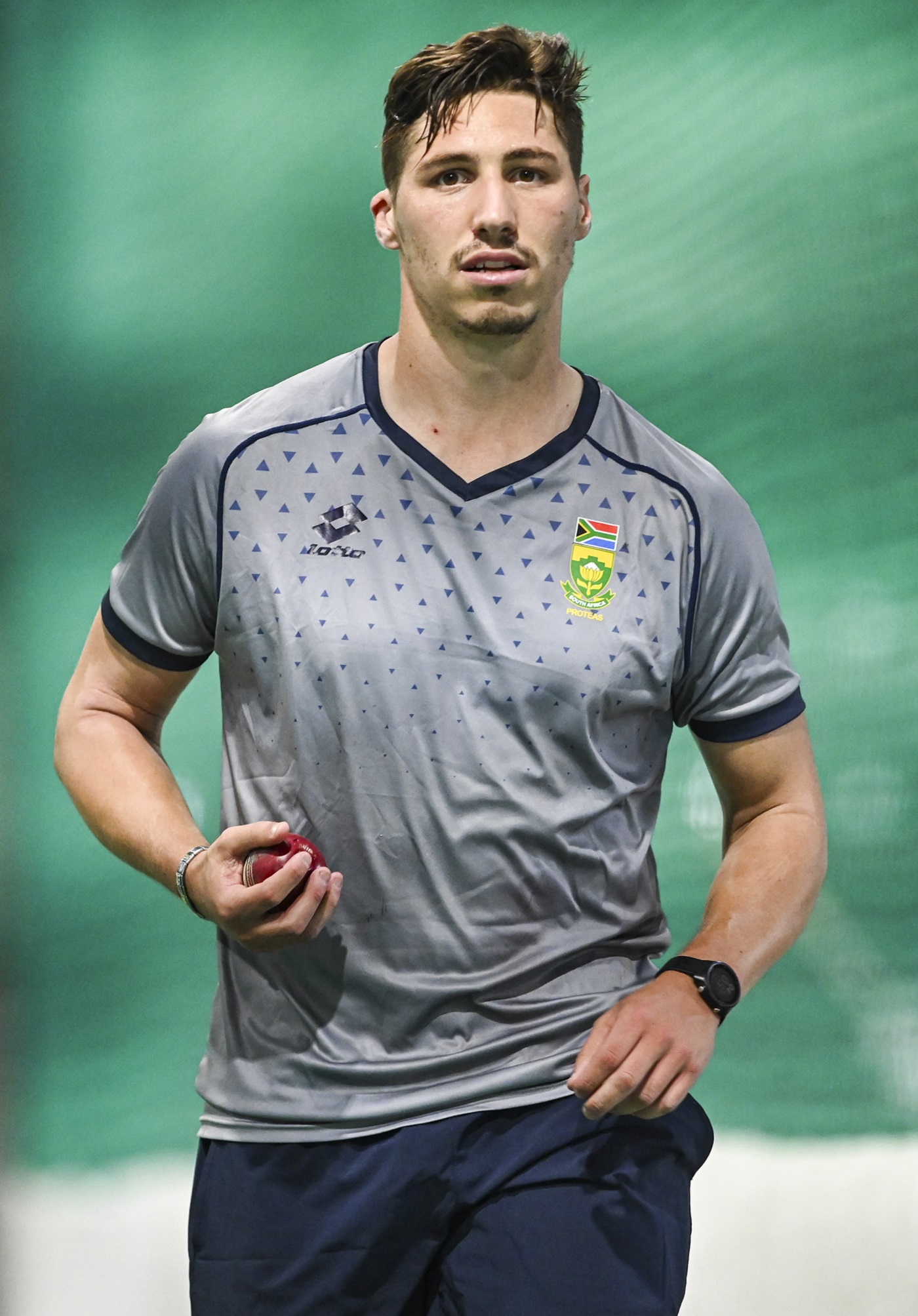 SA bowl first, make three changes against Zimbabwe
