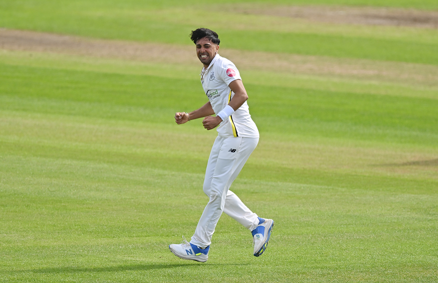 Singh Dale signs for Lancashire, Milnes heading back to Kent