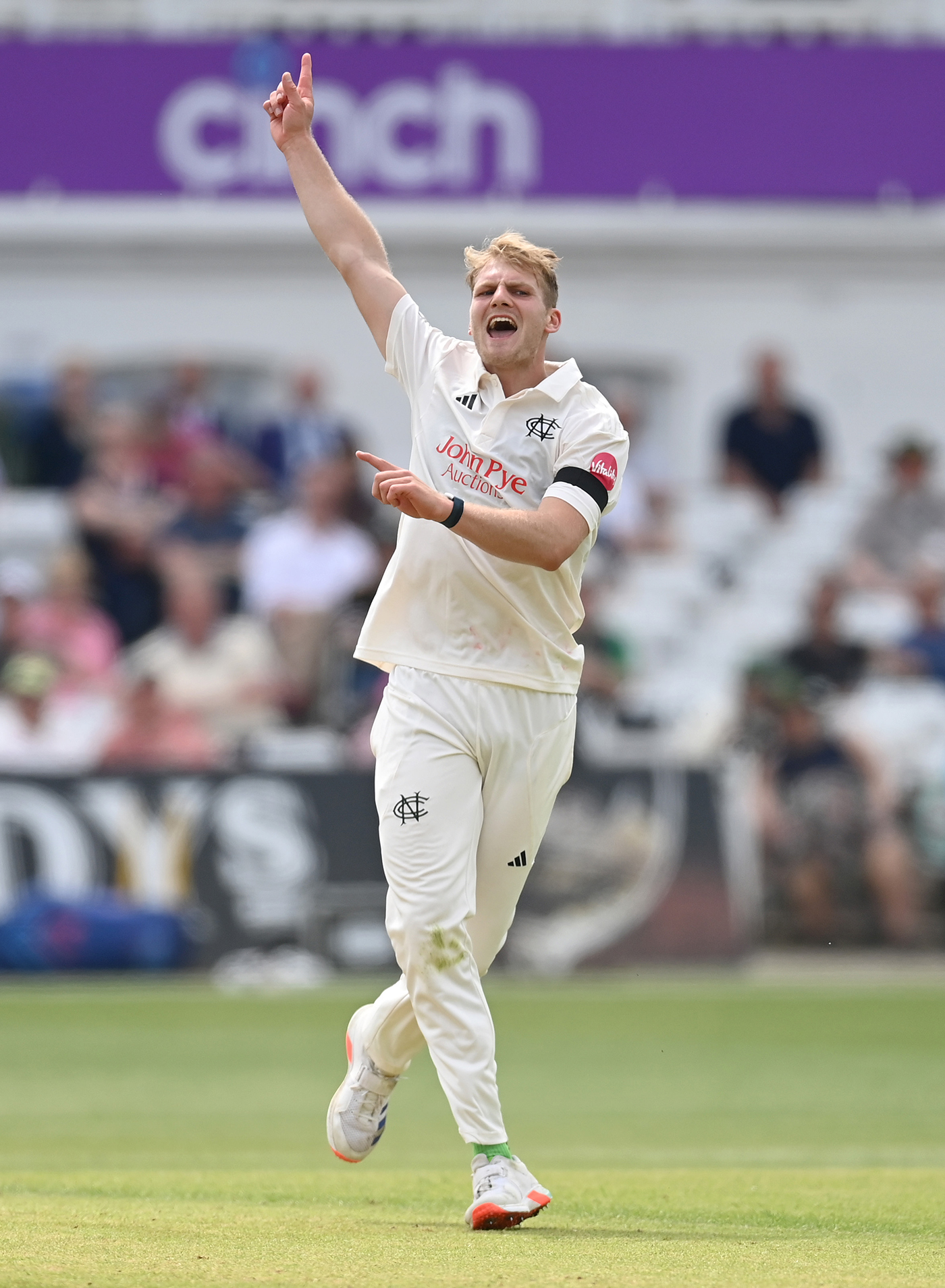 Hull holds Leicestershire's fort with heroic 97 as Notts are frustrated
