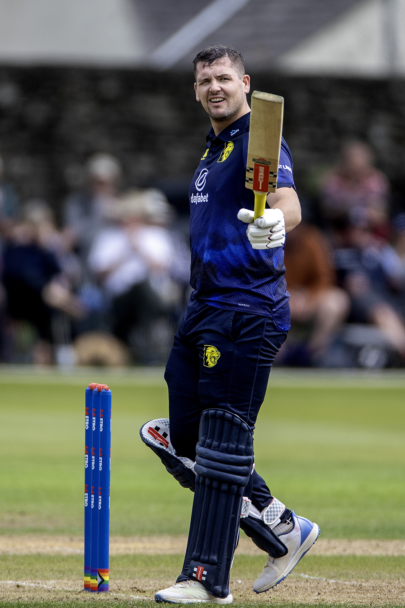 Barnard stars with bat and ball as Lees century is outdone