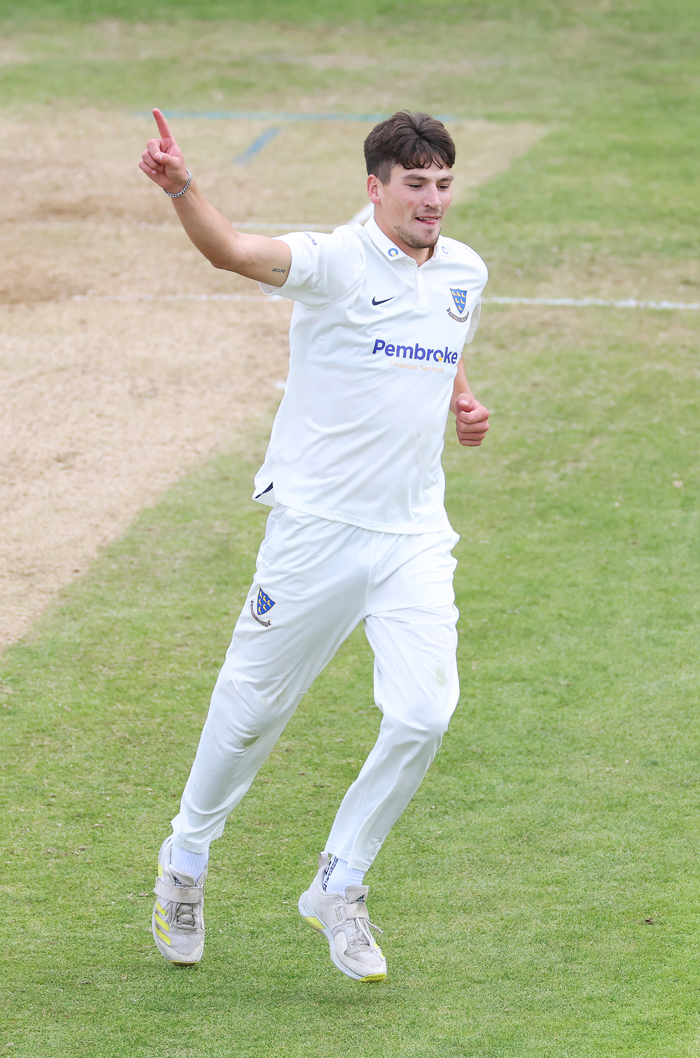 Robinson, Crocombe share the spoils as Sussex seize command